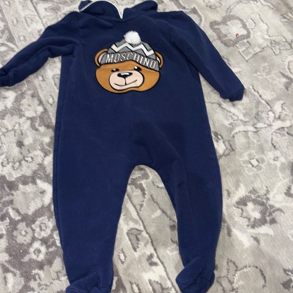 😍Moschino onesie bundle😍 - Picture 2 of 4